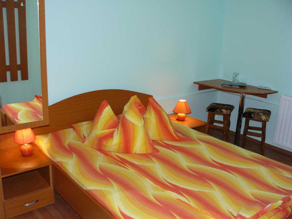 Bed and Breakfast Gyongyvirag Panzio Turia Экстерьер фото