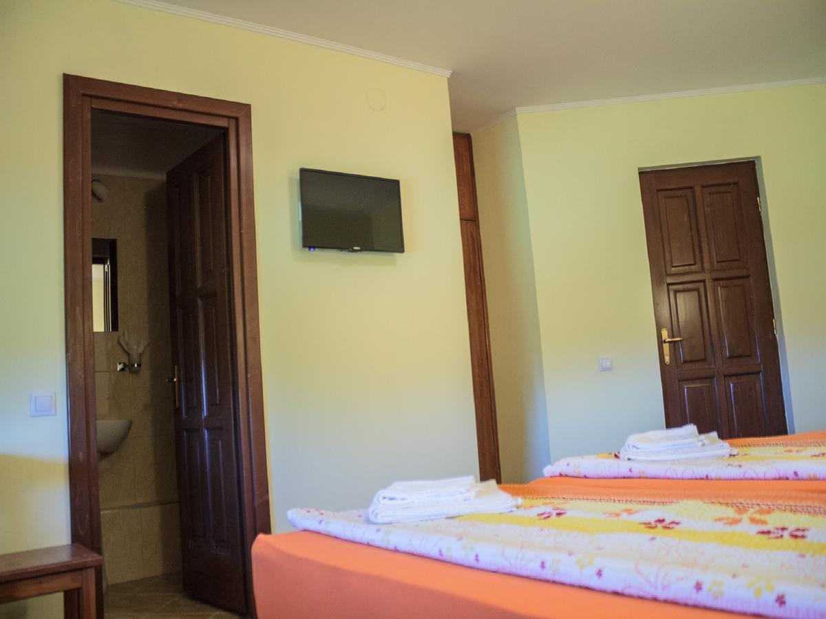 Bed and Breakfast Gyongyvirag Panzio Turia Экстерьер фото
